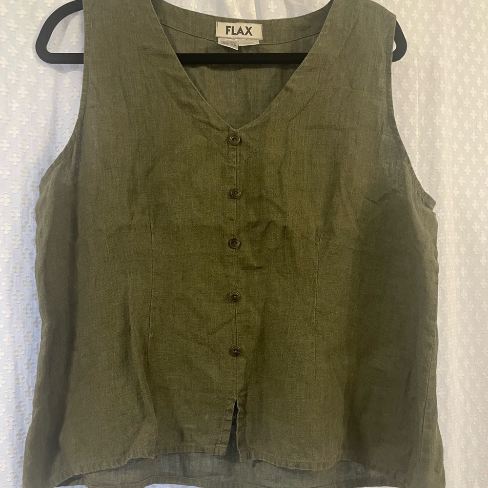 Flax sleeveless top with buttons green